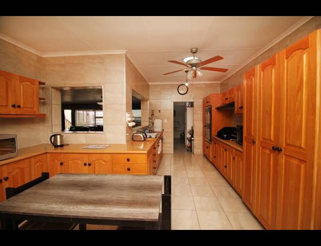 5 BEDROOM HOUSE FOR SALE IN FRAAIUITSIG